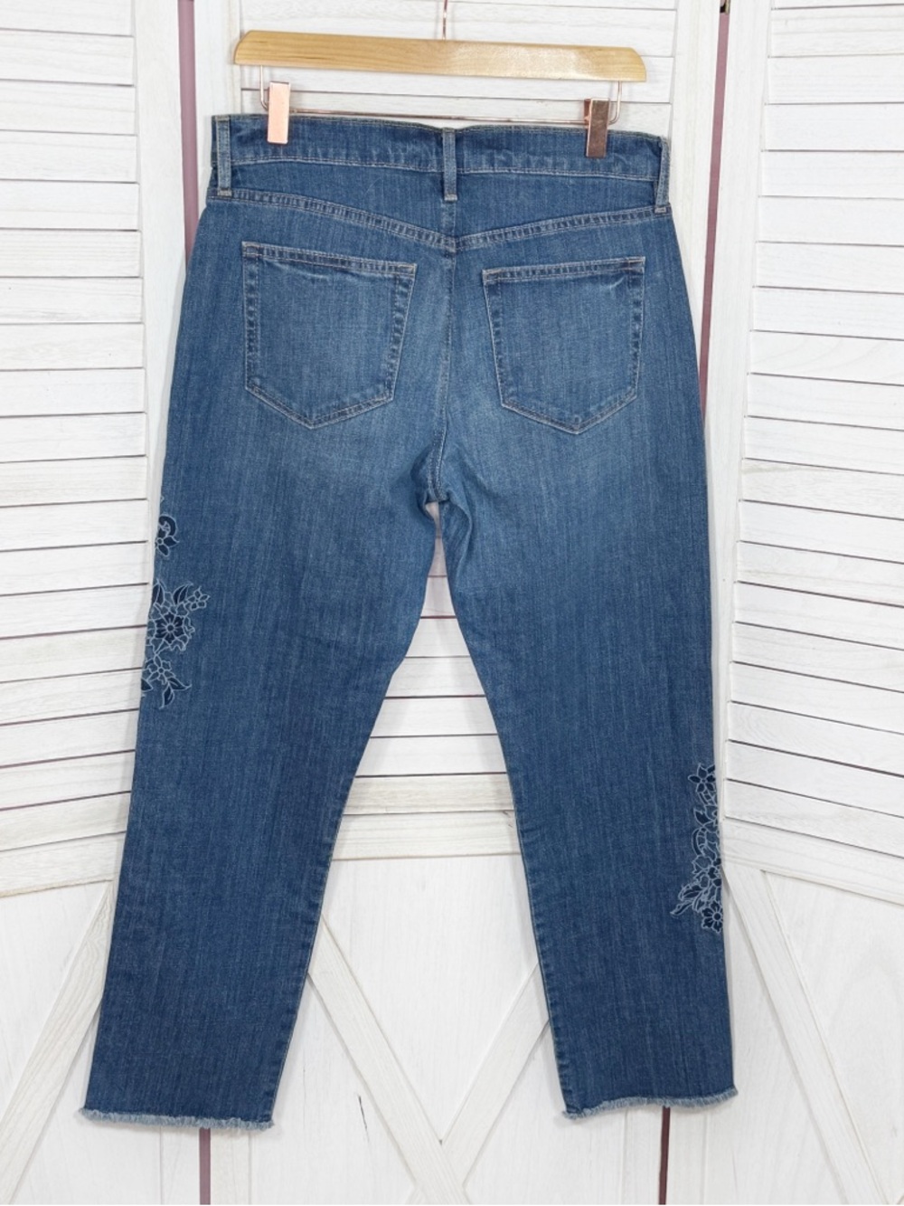 Loft Jeans 4‎ Blue Floral Embroidered Raw Hem Boyfriend Crop Boho Cottagecore - Picture 3 of 14